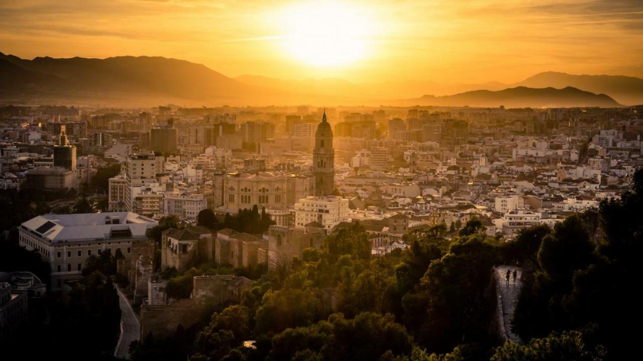 Genuar Apartments Malaga Center. Free Parking Luaran gambar